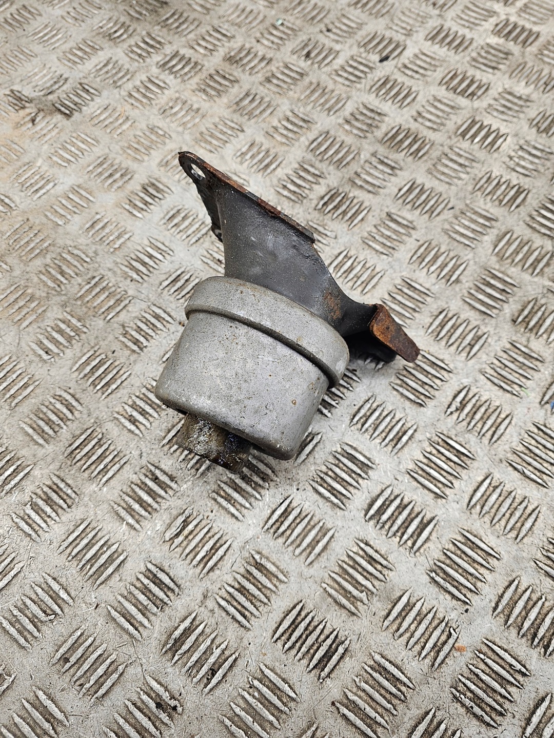 engine mount VW T6 T5 LIFT 2.0 TDI 7E0199256J