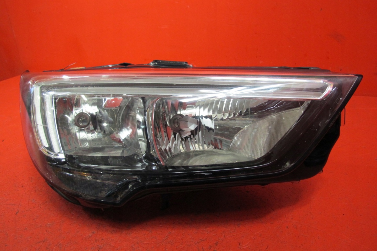 Opel Crossland X P17 H75 13467968 REFLEKTOR LED H7 H7 light front right