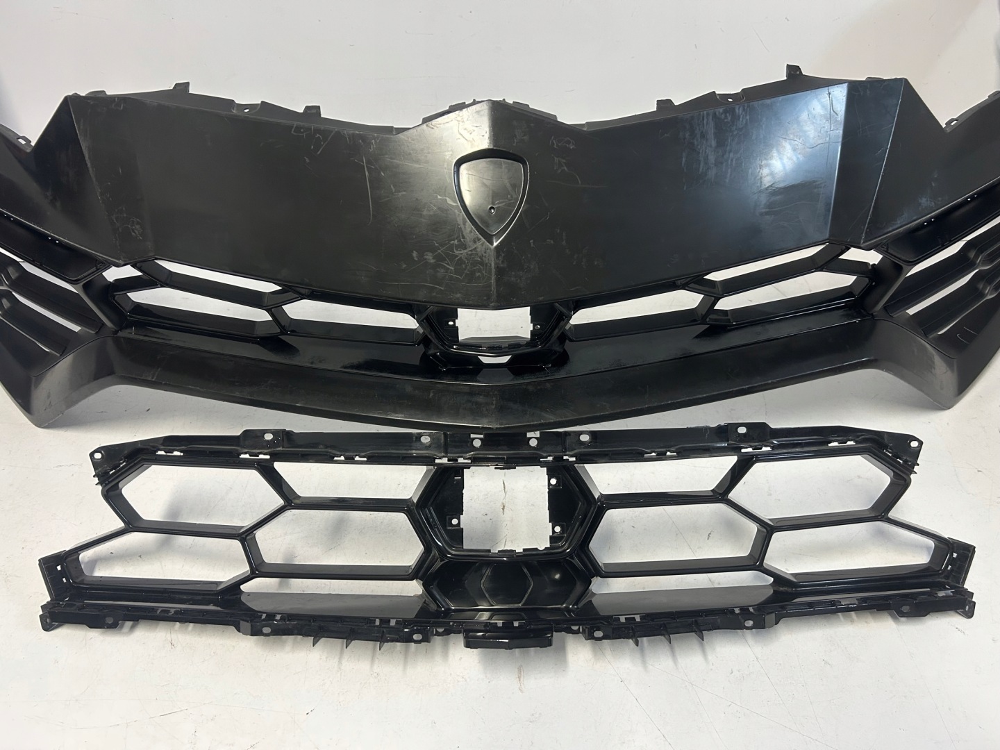 Lamborghini Urus 4ML Pare chocs avant, Front Bumper, Grille Gauche, Droit