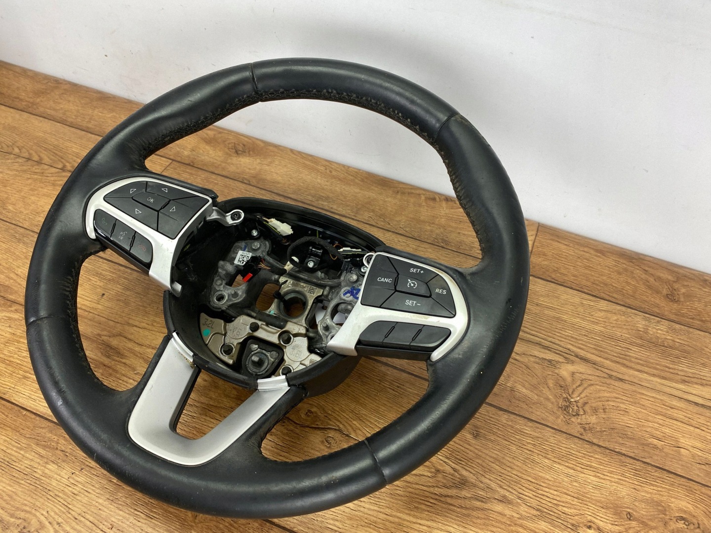 steering wheel, Dodge Charger Challenger 2015+