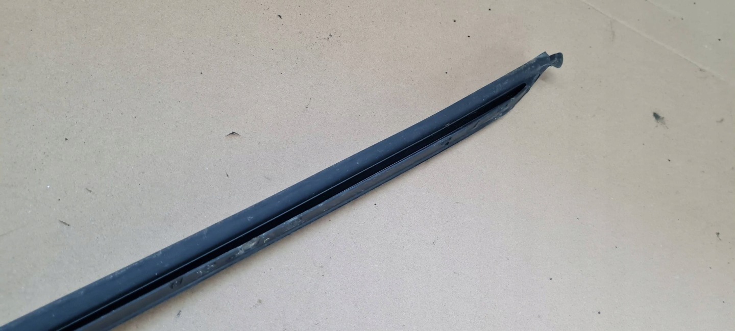 S4 B8 A4 moulding windows CZOLOWEJ left left front 8K0854327