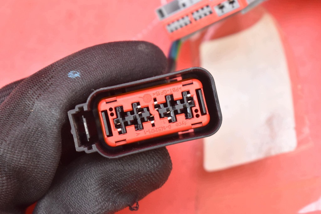 bundle wiring door left front 31318680 VOLVO XC60 1 and 08-13