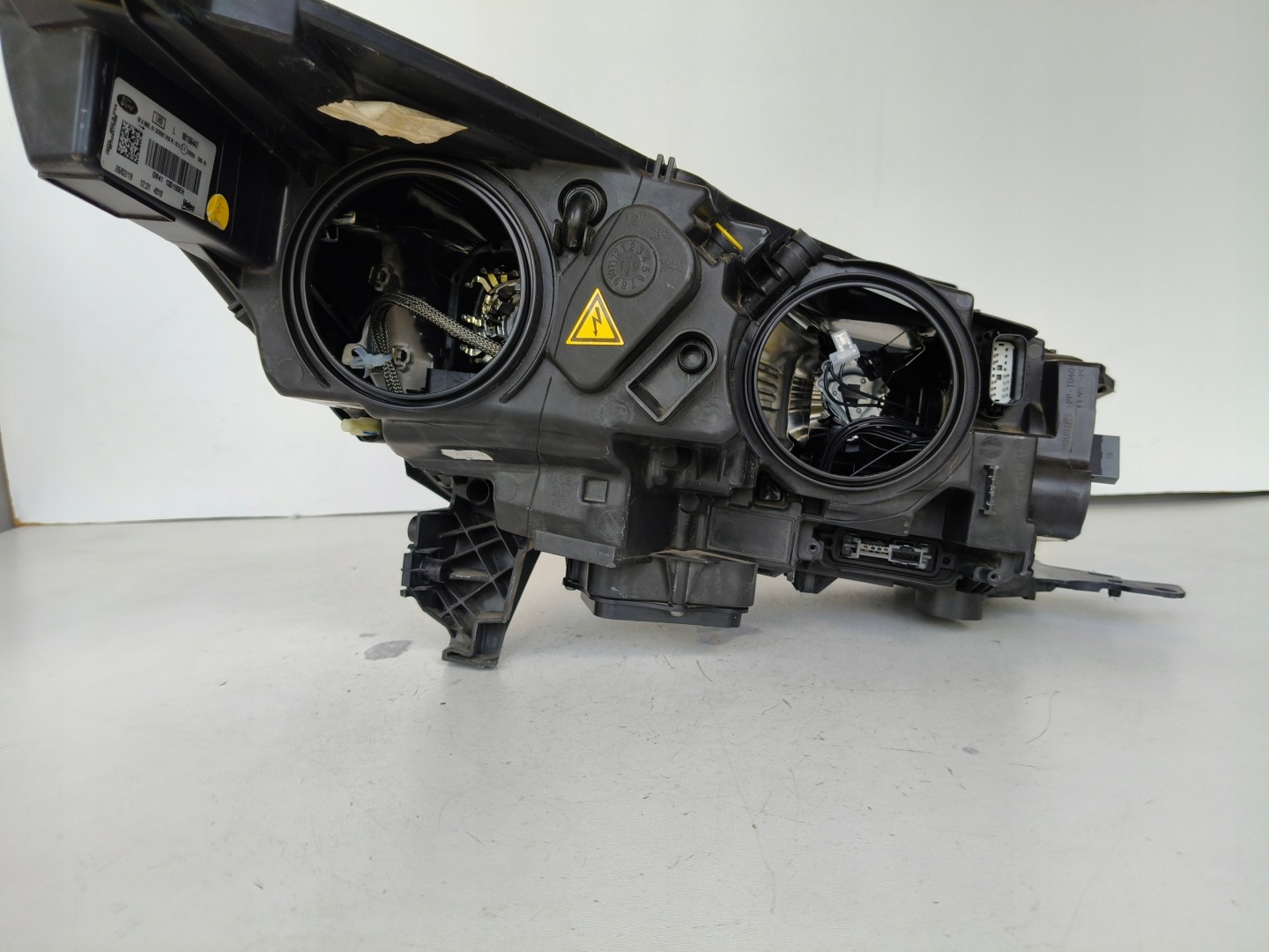 light left REFLEKTOR FORD KUGA MK2 16- LIFT ST CIEMNA XENON LED positioning