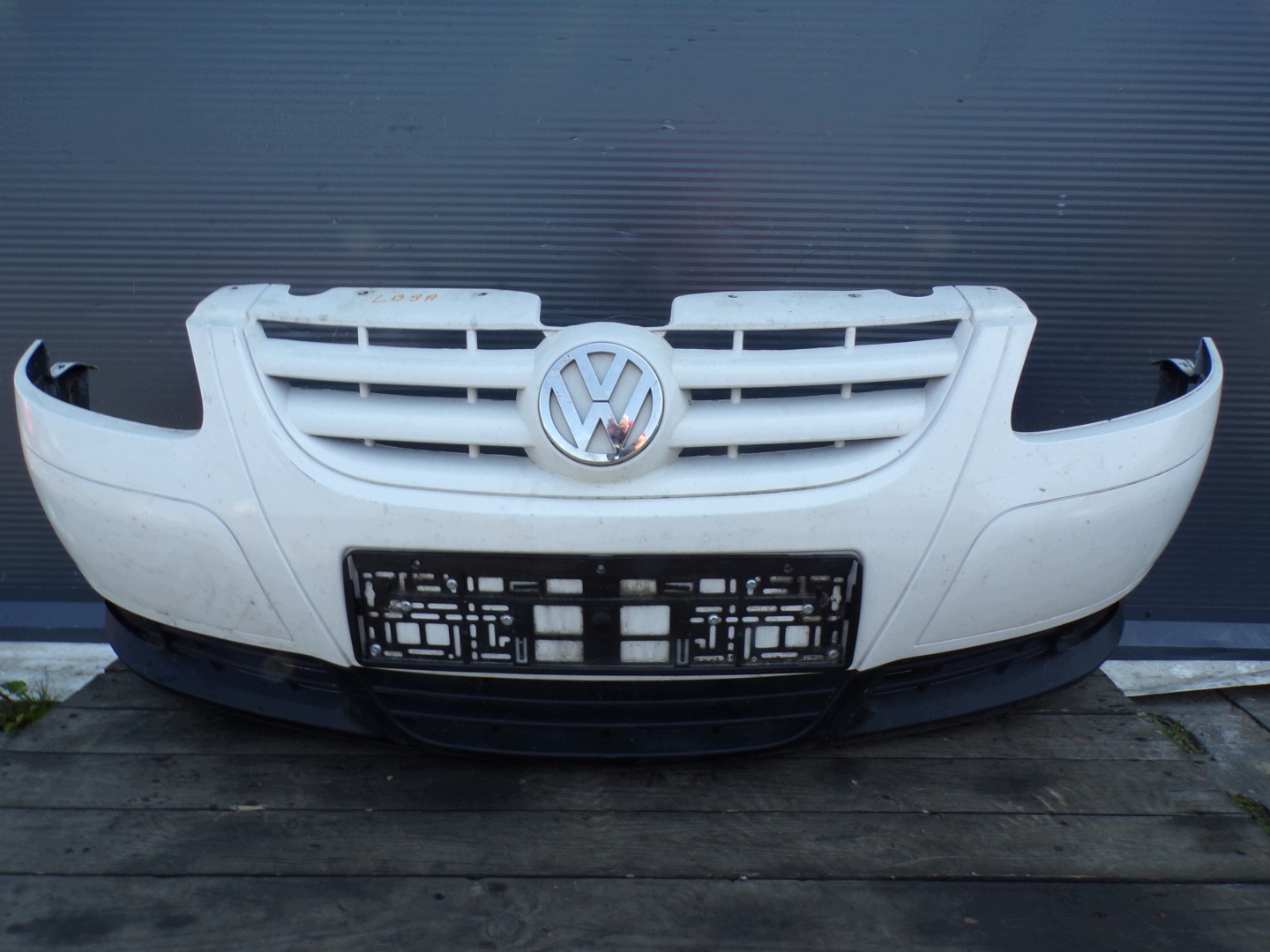 nárazník predný predok VOLKSWAGEN FOX farba LB9A