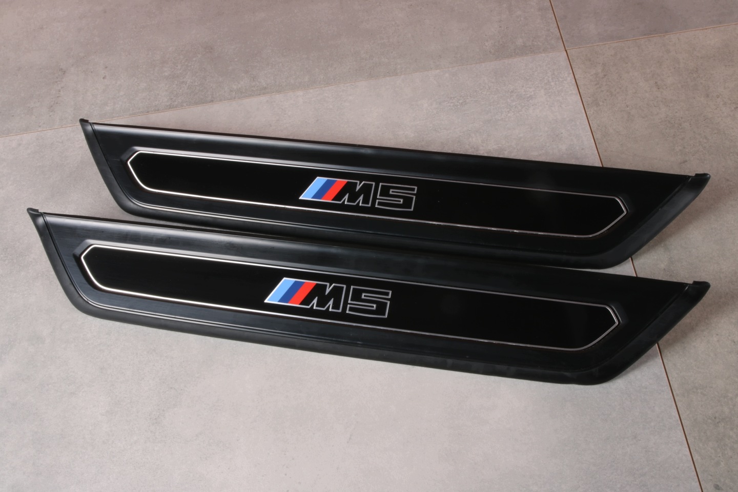 BMW M5 G90 G99 mouldings caps threshold front front 7886679