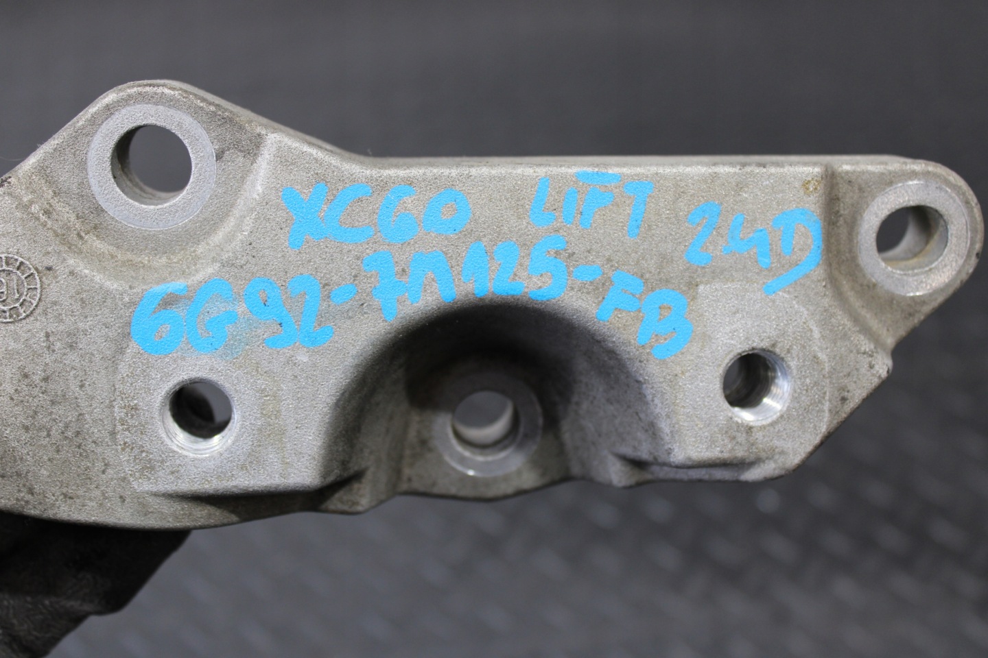 Support Support plaque Moteur VOLVO XC60 LIFT 6G92-7M125-FB