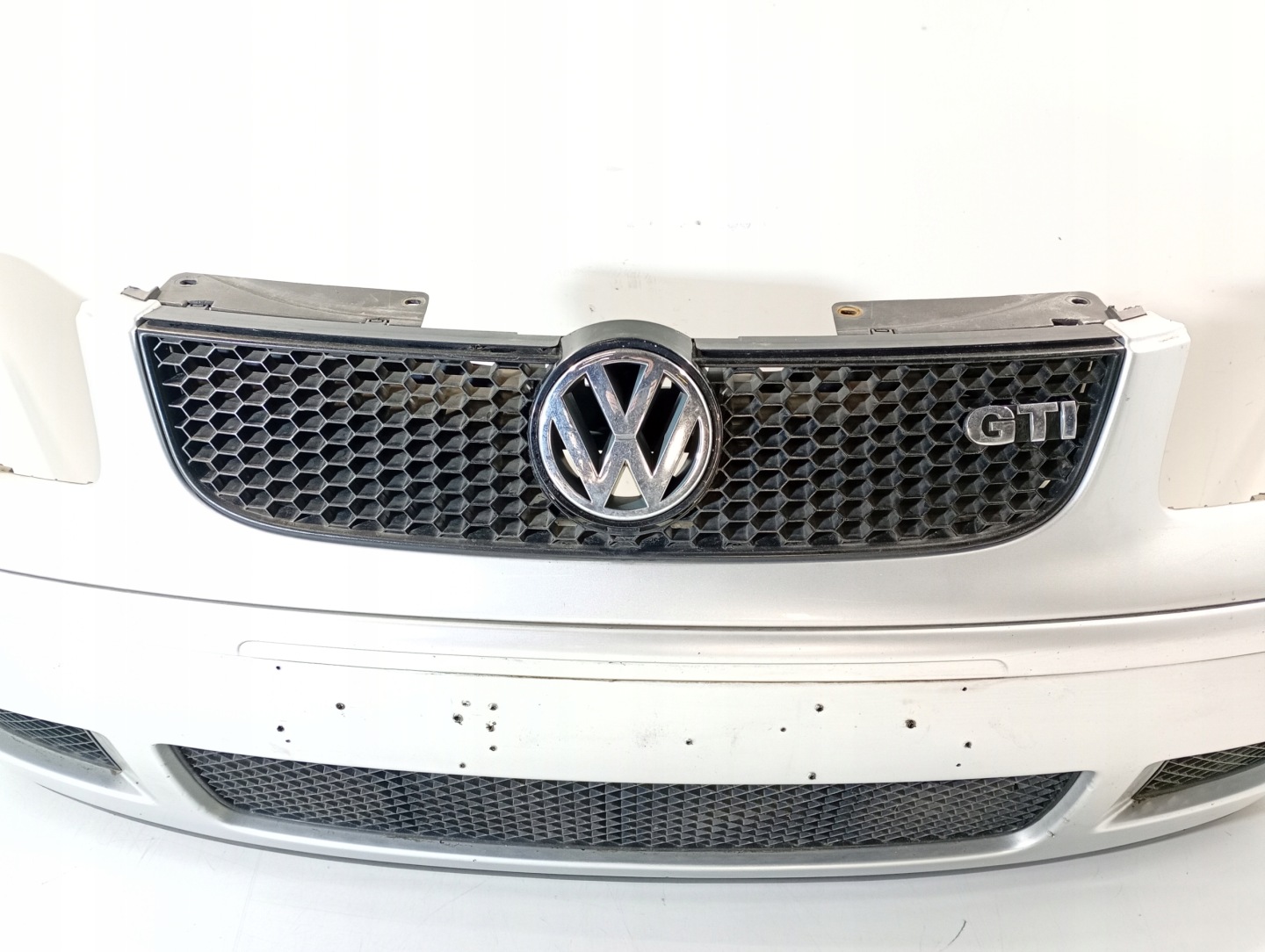 VW POLO 3 III FL 99-01 front bumper front kod lakieru LA7W