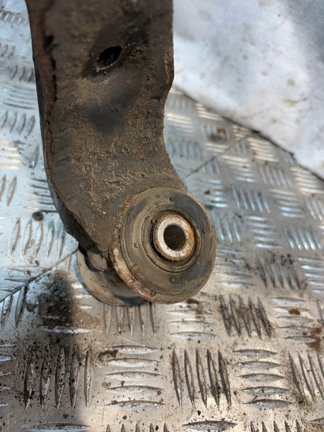 Querlenker links vorne Volkswagen Crafter und 2,5TDI