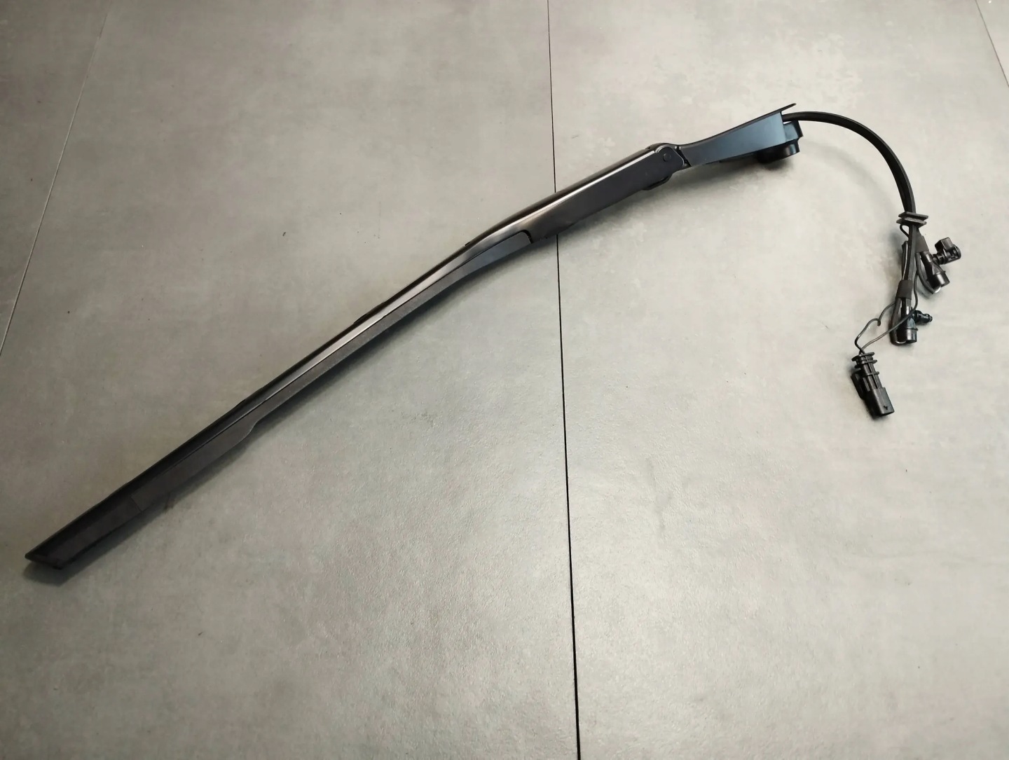 Audi A8 4N D5 wiper arm left 4N1955957
