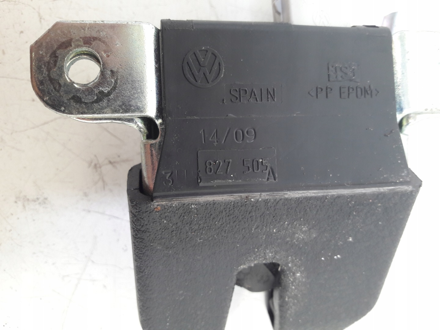 lock bonnet 3U0827505A Skoda Superb