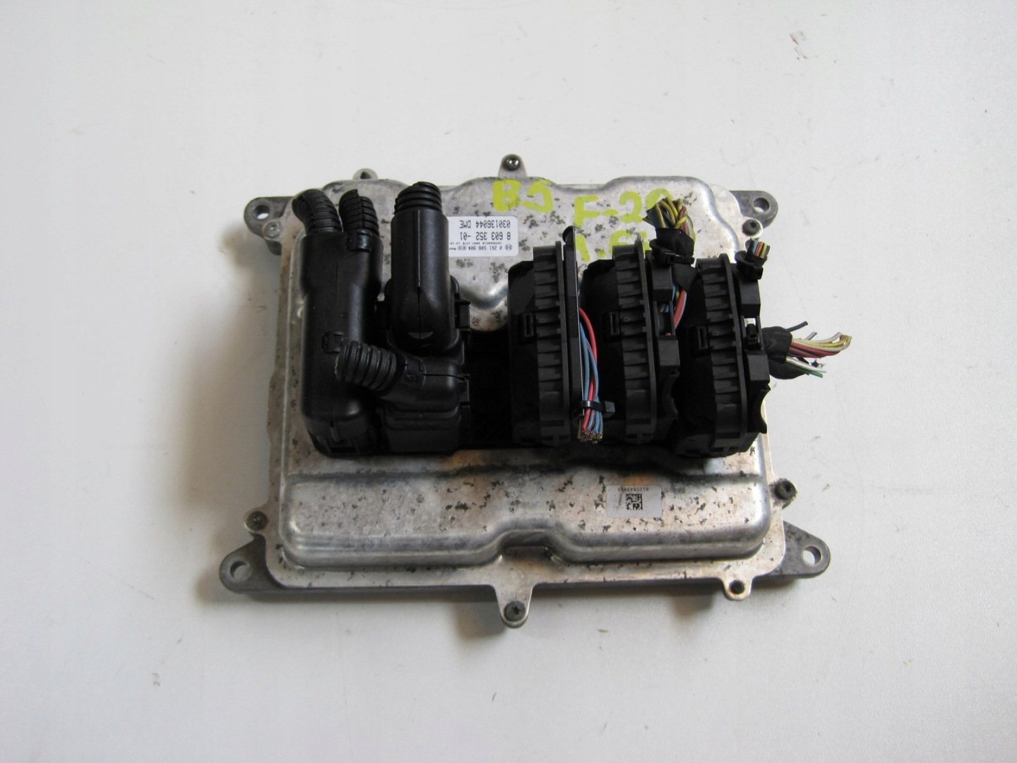 control unit computer of the engine BMW 1 F20 1,6i 8603352