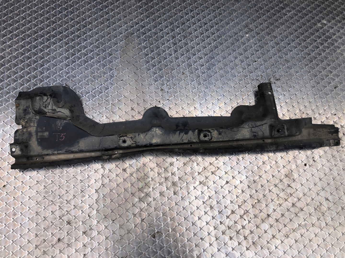 cover chassis left VW T5 7H0825209C