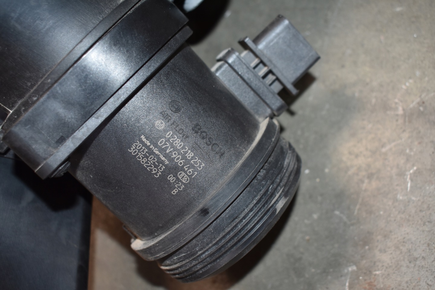 perfect condition air filter housing left BENTLEY FLYING SPUR 15R. 1