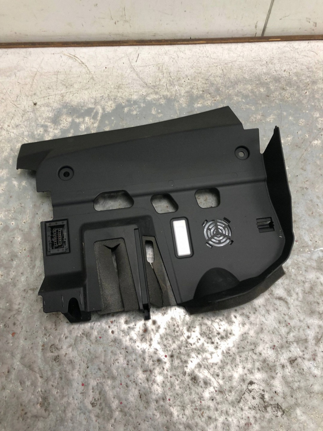cover spoiler consoles lower left BMW F30 9231254