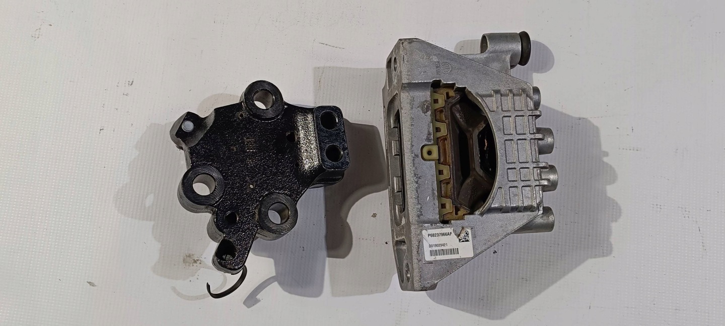 holder holder bracket engine mount Chrysler Pacifica Hybrid 2021