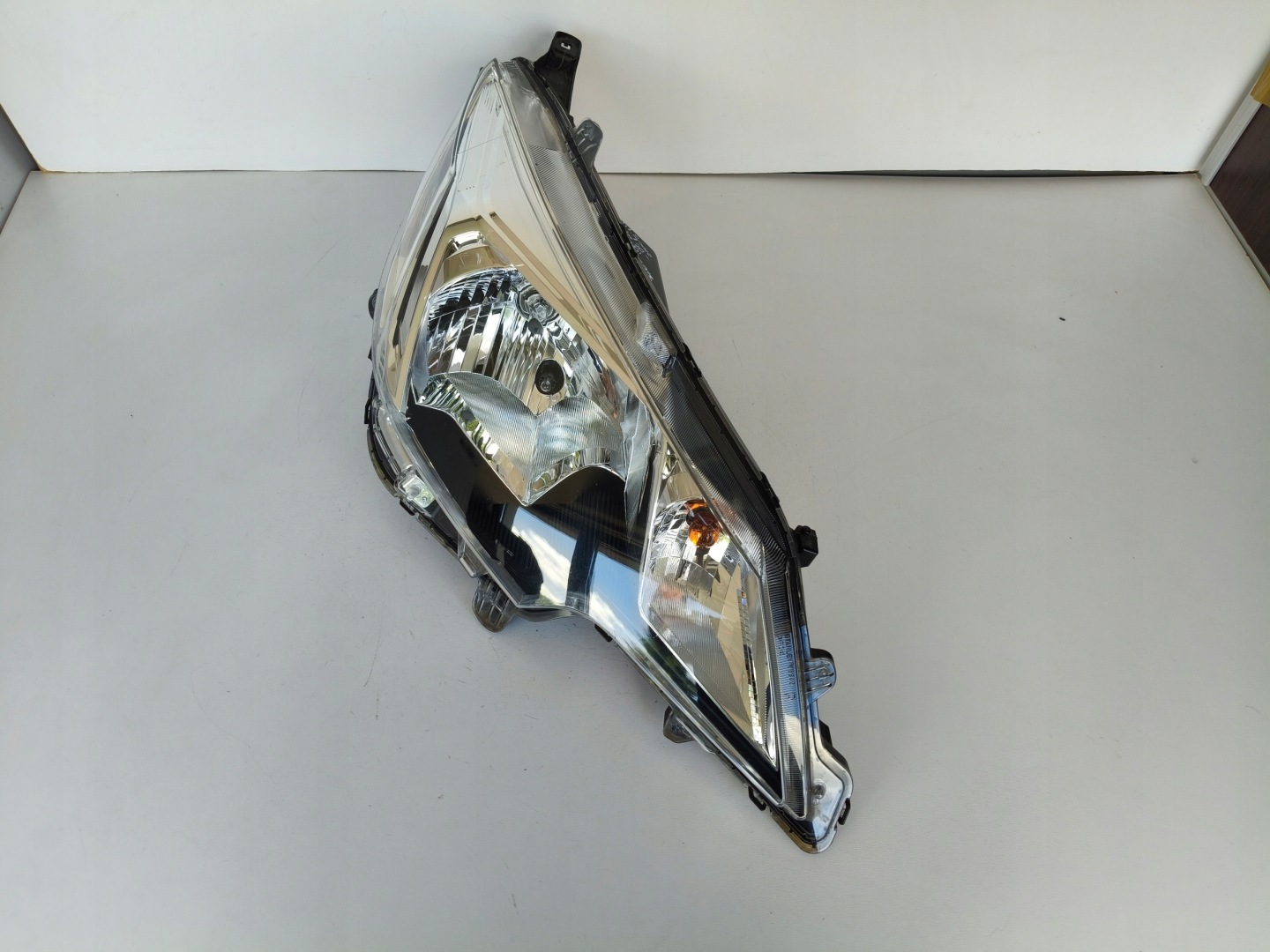 light right REFLEKTOR MITSUBISHI SPACE STAR 20