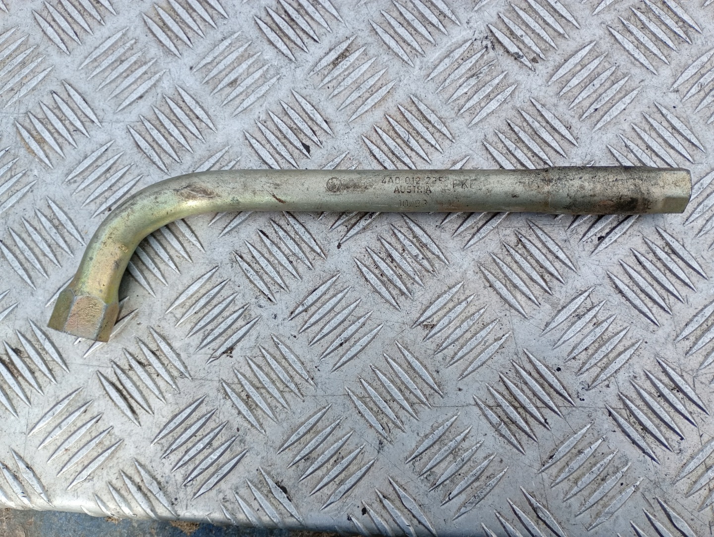 Clé DO Roues des roues AUDI 80 B4 4A001225