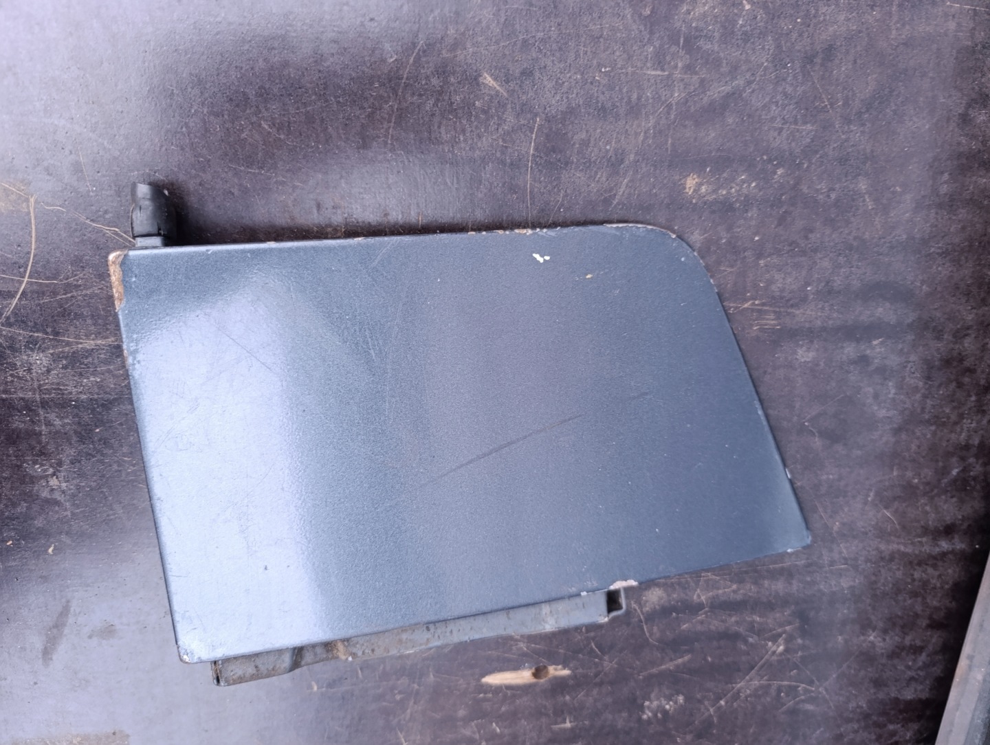 VW T5 KLAPKA Blech Blende Abdeckung Tankklappe des Kraftstoffsbehälters LD7U