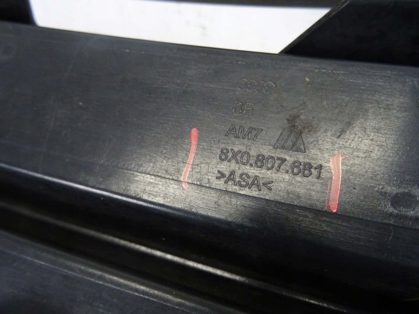 grid of a bumper left front AUDI A1 8X 8X0807681