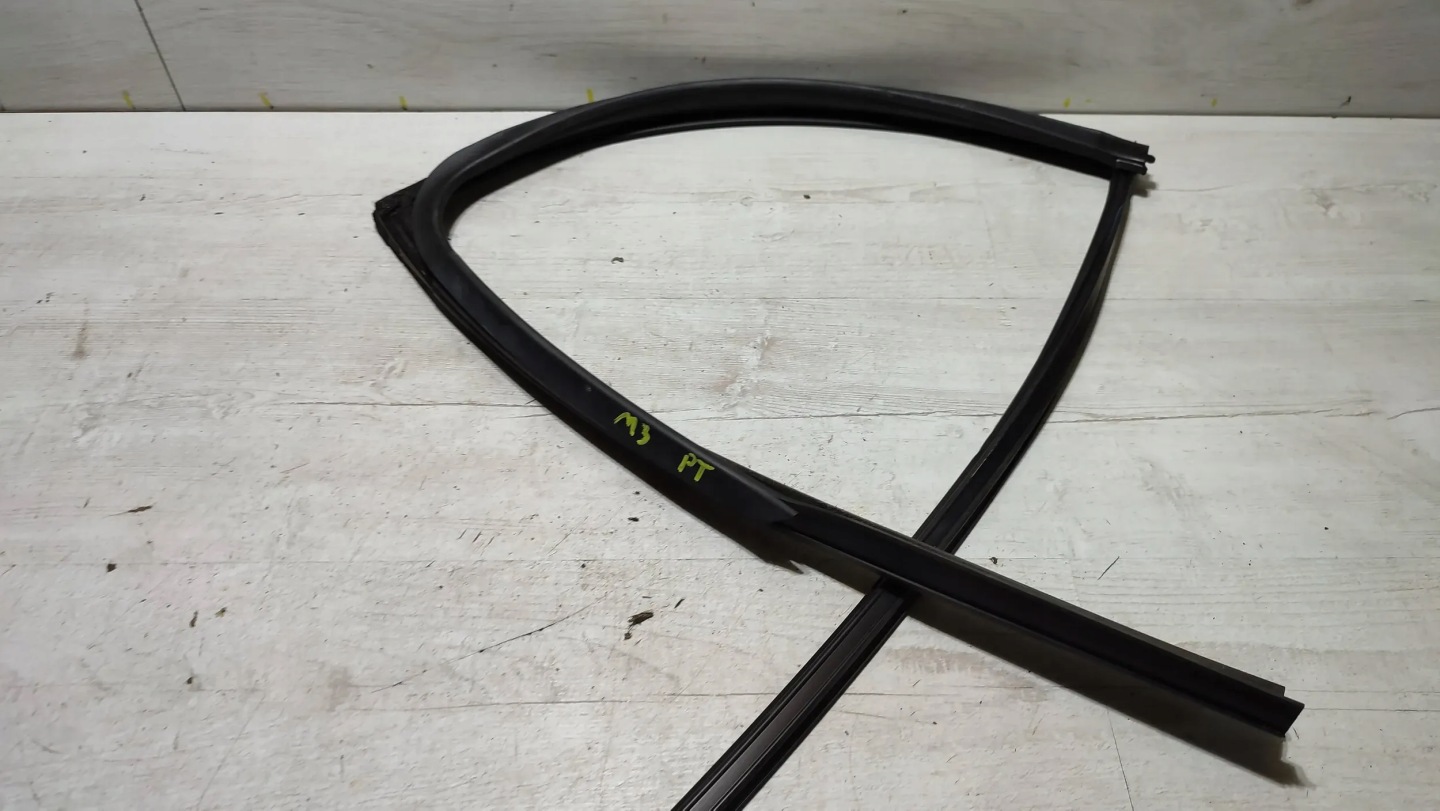 Mazda 3 III BM 17r rear part side right gasket windows door