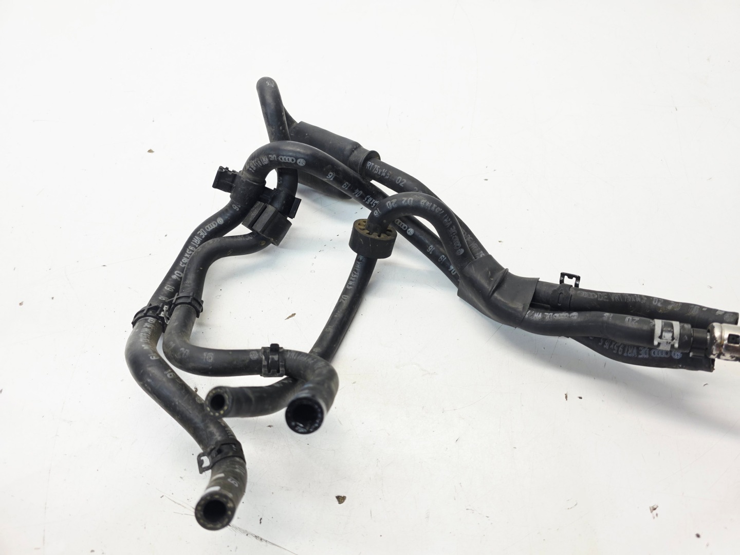 prijenos crijeva goriva AUDI A4 B9 A5 2.0 TDI 8W0201214AE