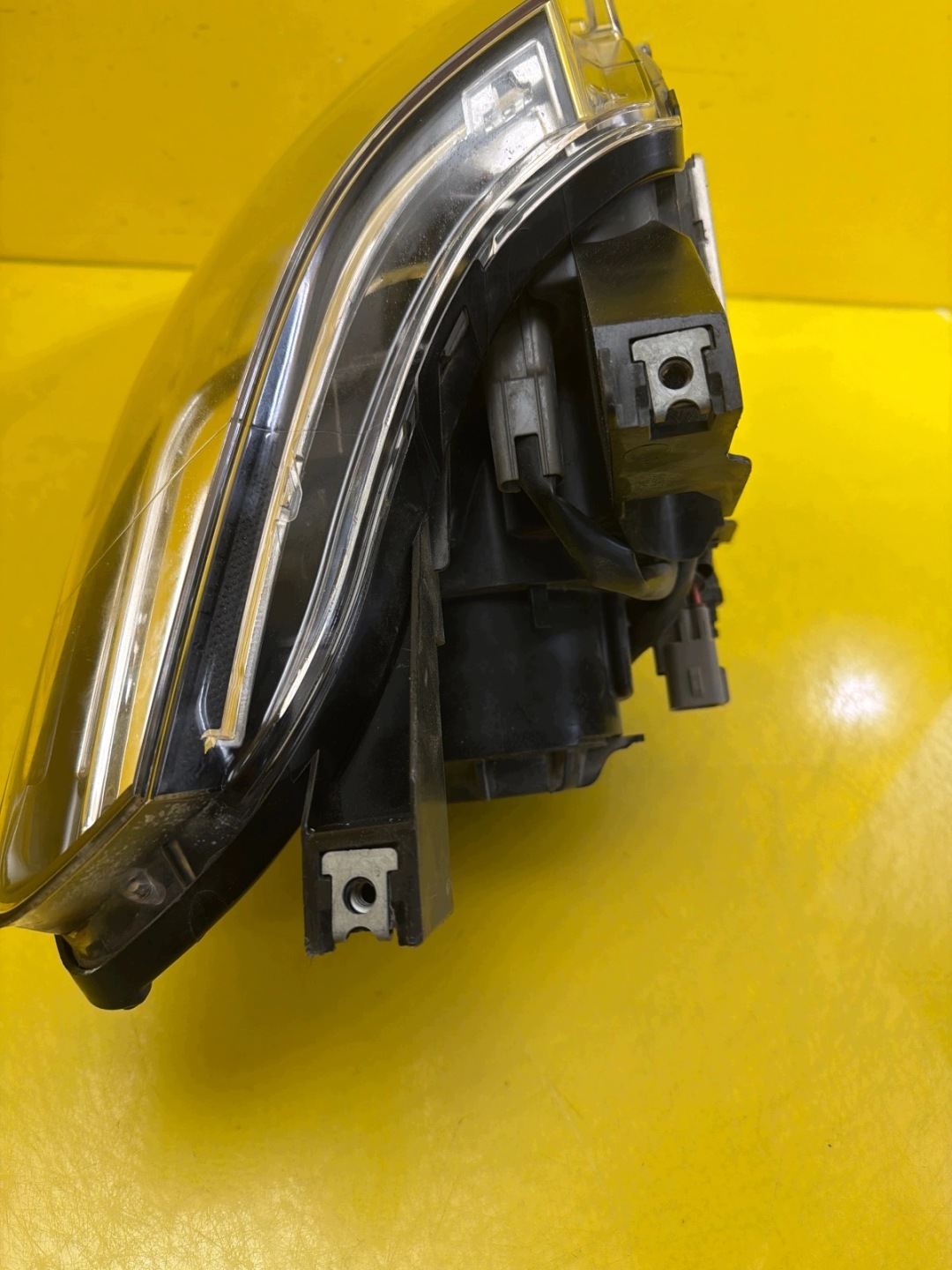 light right Mitsubishi Outlander III 2012-2015 8301C2-04 Xenon