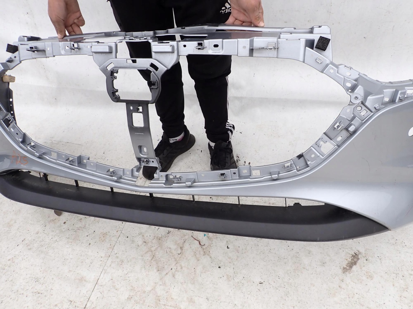 MAZDA 3 IV 19-> bumper front front PDC