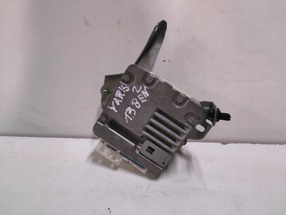 Bedienteil der Lenkung Toyota Yaris II 1.3b 896500D110