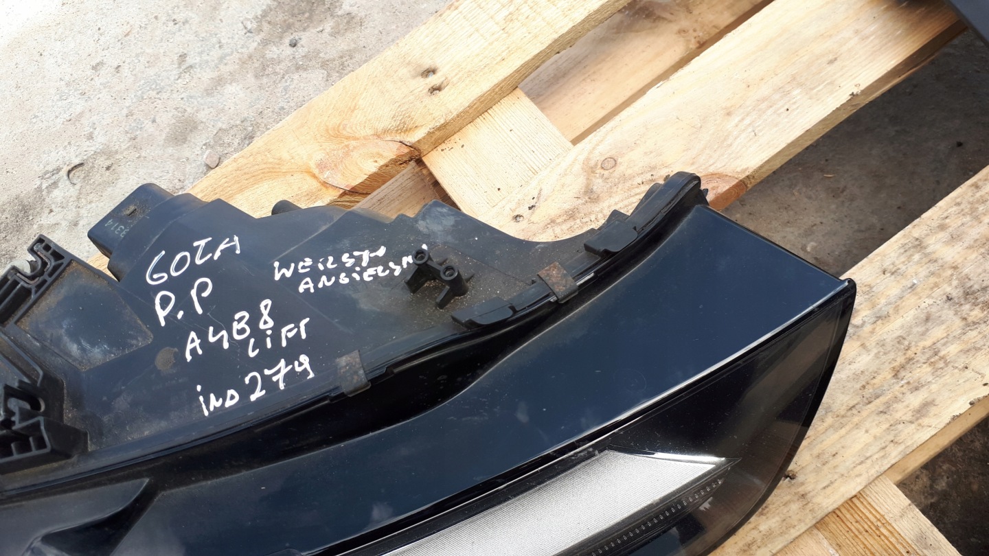 A4 B8 LIFT light right front front ZWYKLA UK