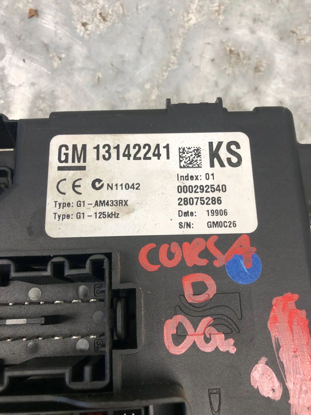 Module fusibles OPEL CORSA D 13142241