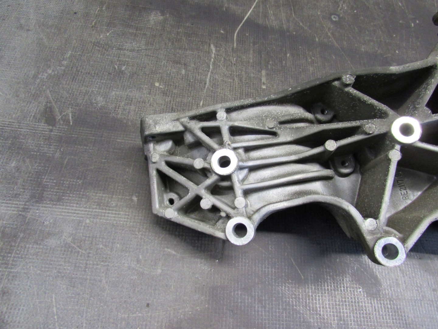holder holder alternator audi a4 b6 2.0 b alt 00-05 06B903143L
