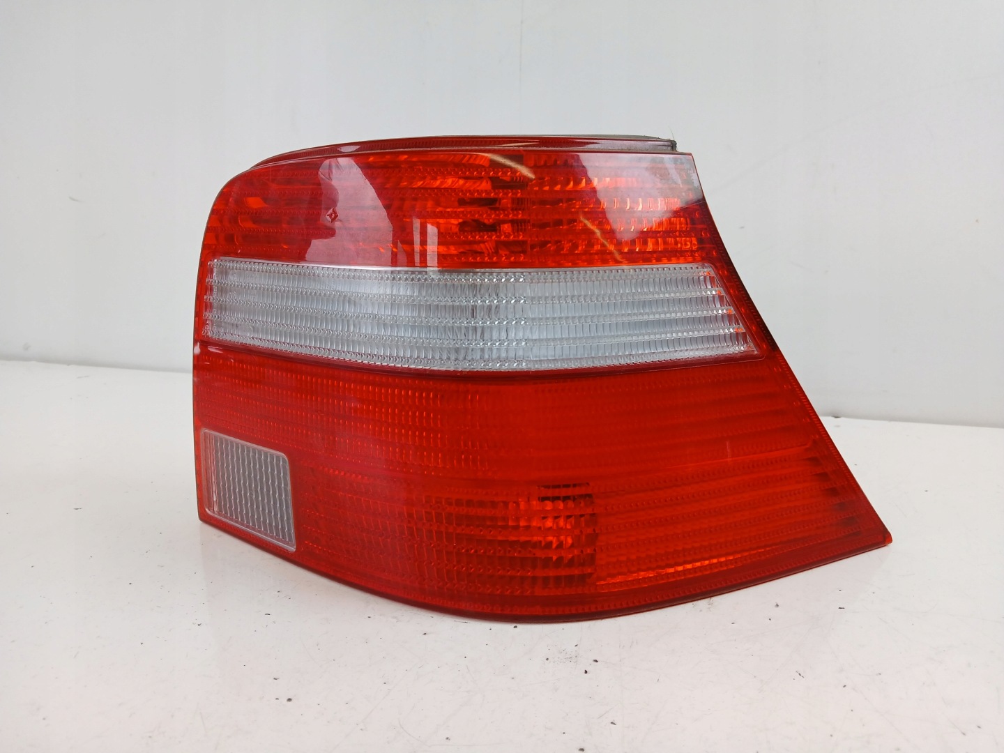VW GOLF IV HB light right rear part JASNA PACIFIC
