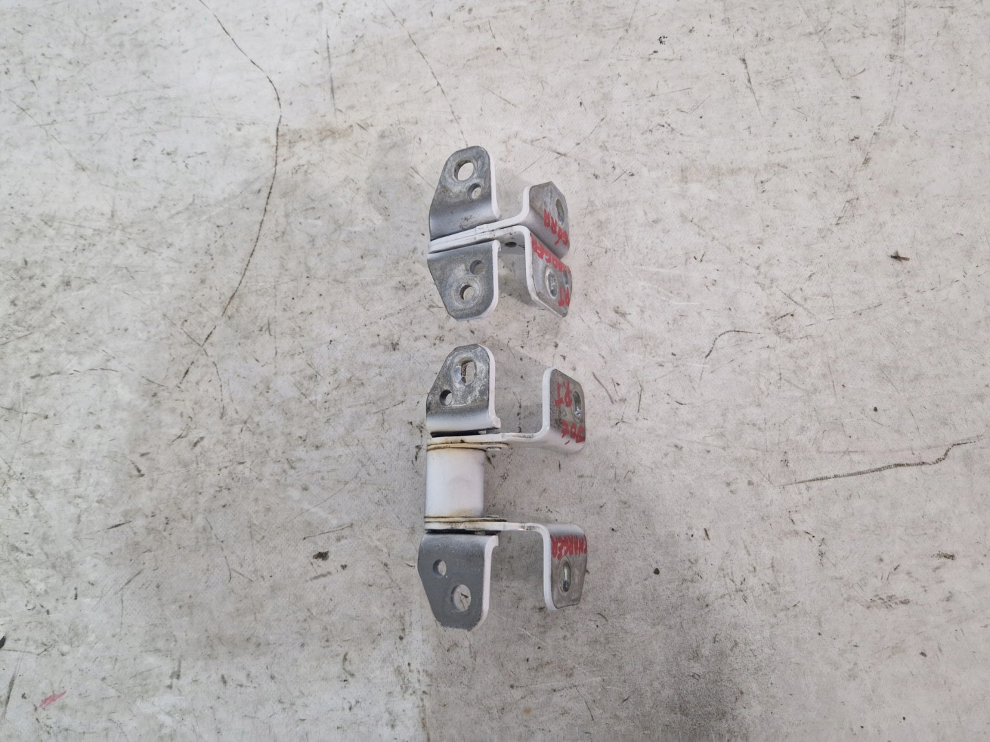 DODGE CHARGER 19 - hinge door right rear part PW7