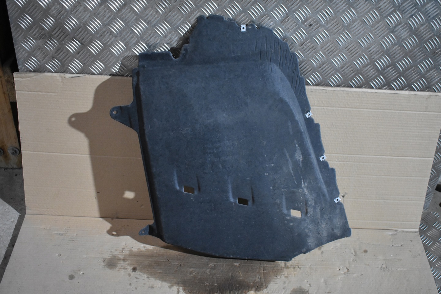 IDEALNA cover chassis AUDI A8 D5 1