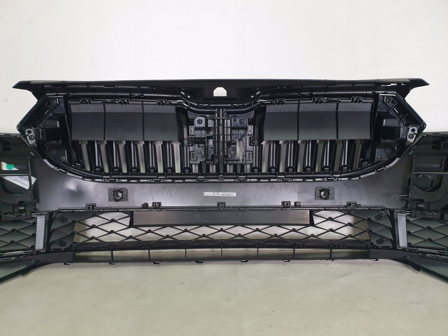 SKODA SUPERB IV 3P0 23-> bumper front front 6 x PDC cover 3P0807221