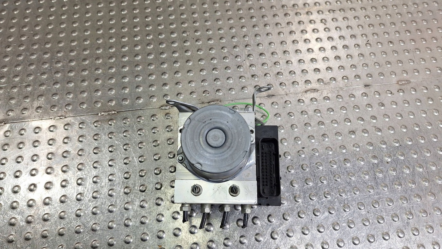 pump control unit ABS 6795186 6795187 BMW X1 E84 2.0 D