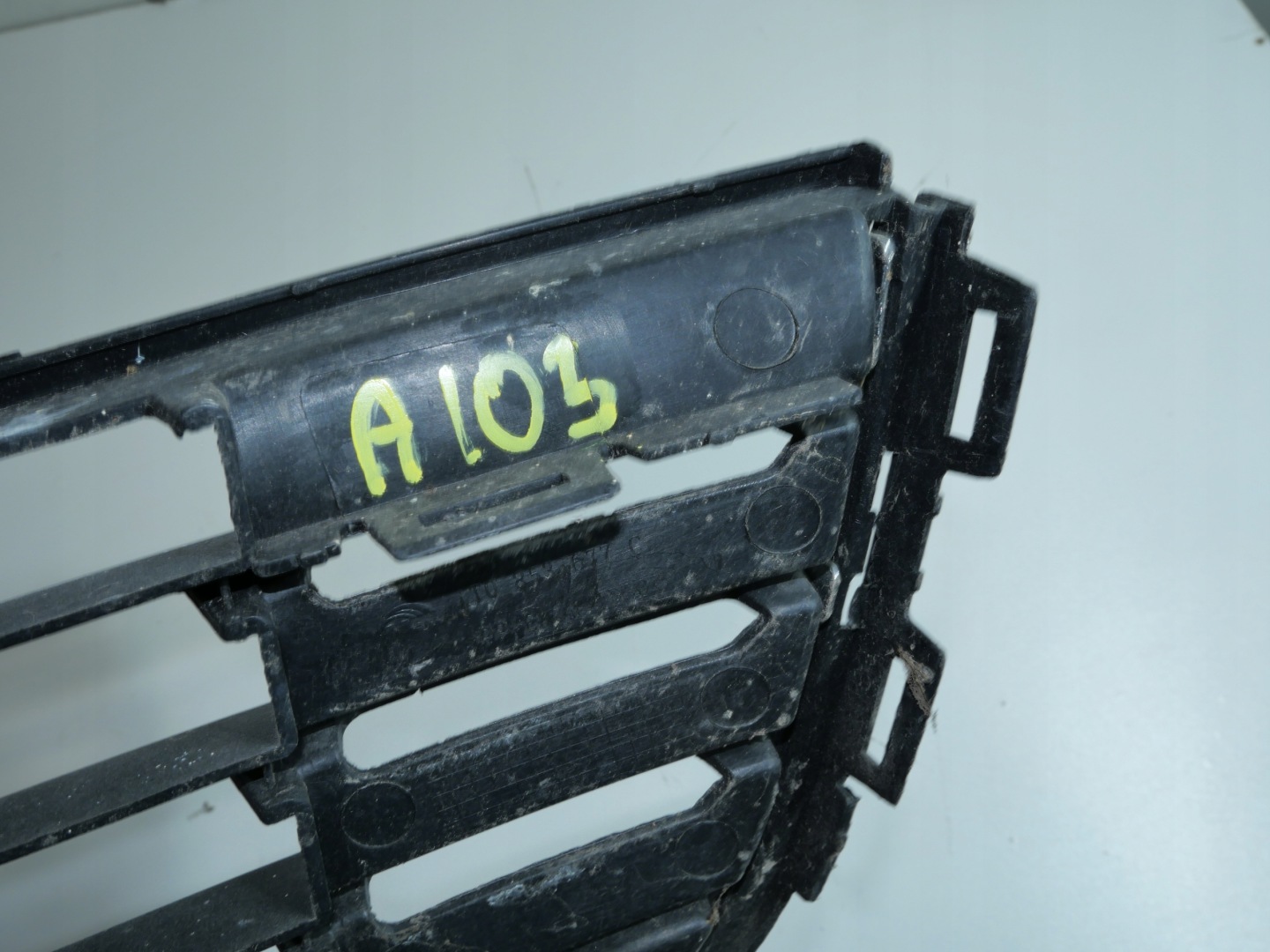 VW TOURAN grill grille grid central front 1T0853677C