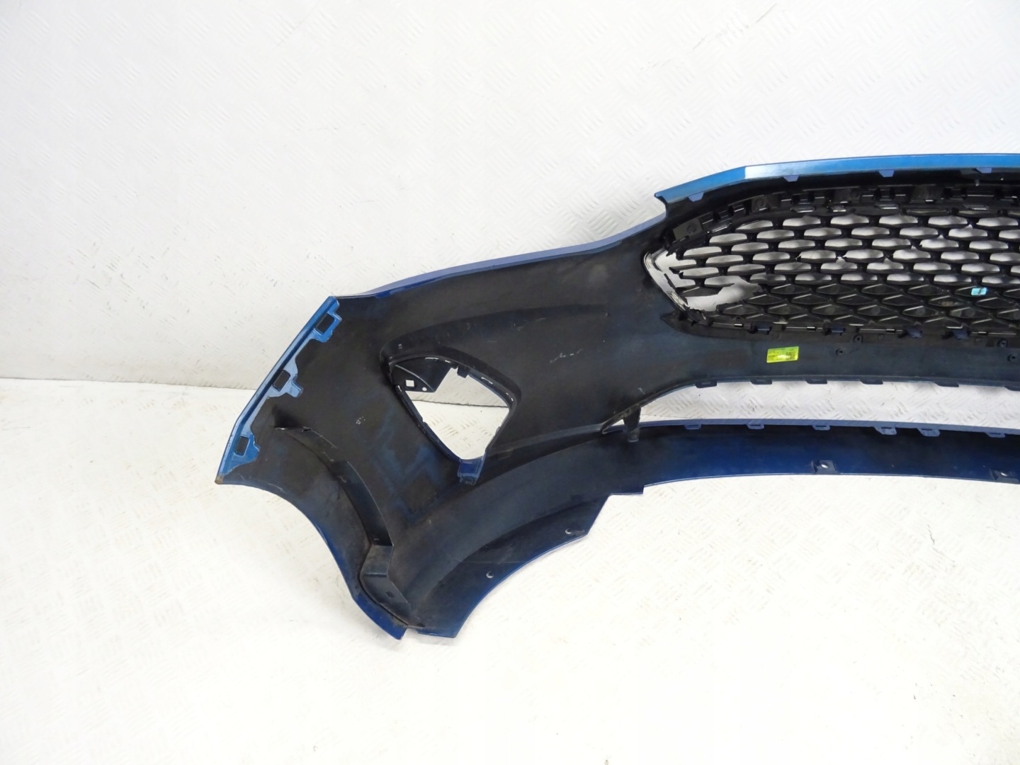 Ford Fiesta MK8 nárazník předek přední