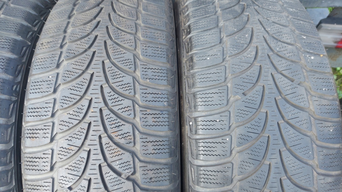 BRIDGESTONE BLIZZAK LM-80 225/60R18 tyres winter 4,5mm