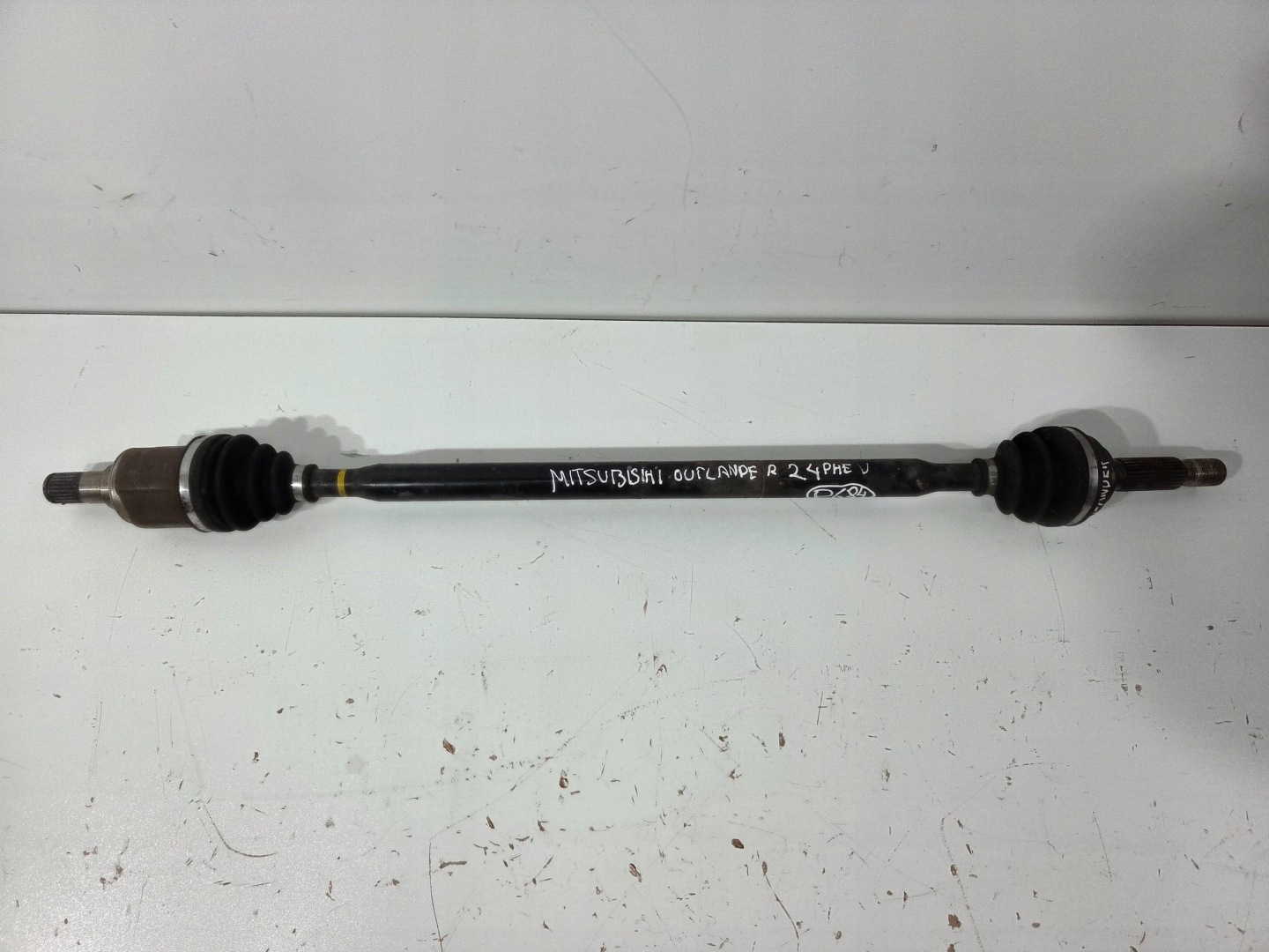 Mitsubishi Outlander III 2,4 PHEW semi-axis rear left (P684)