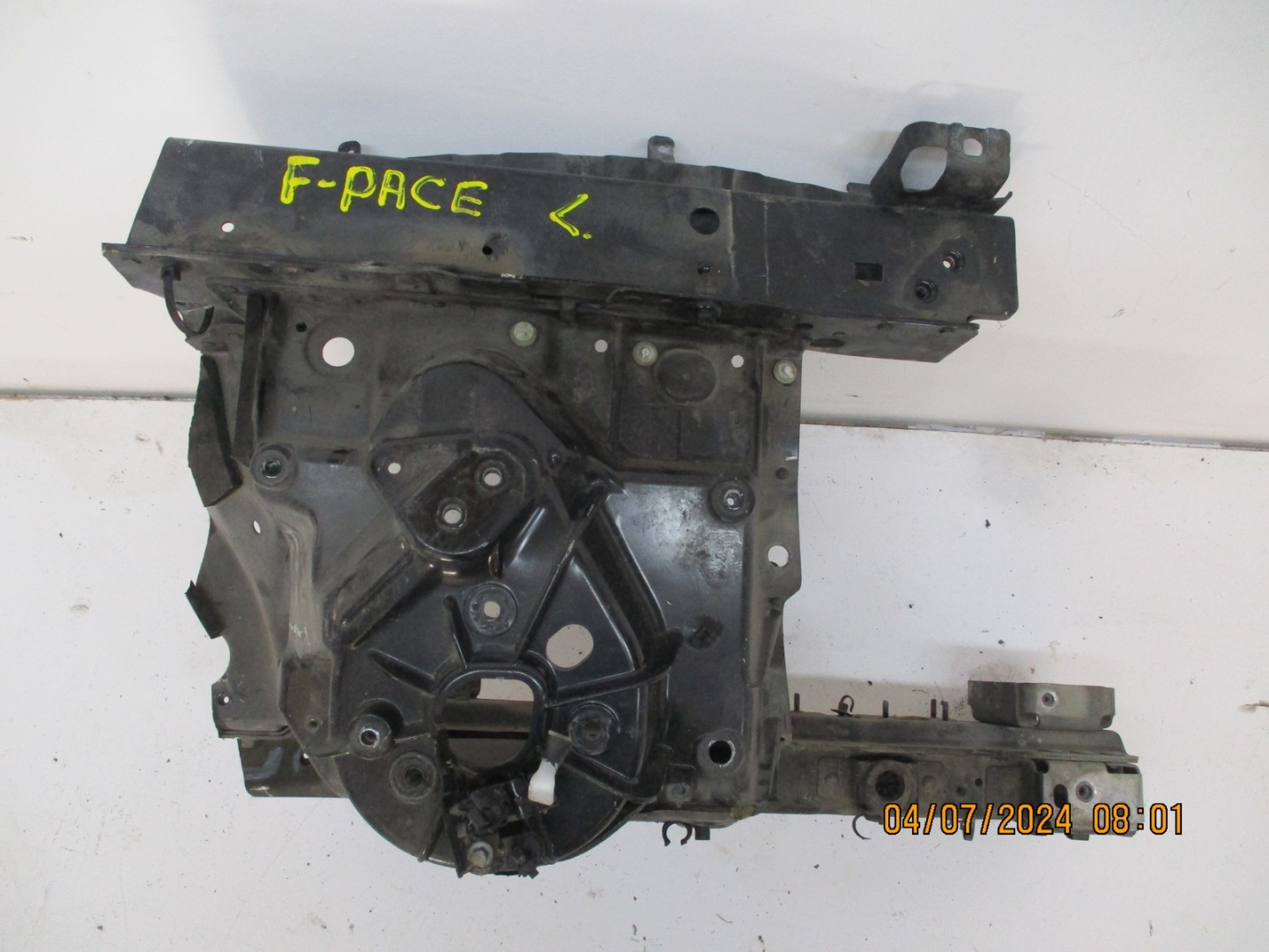 quarter JAGUAR F PACE left