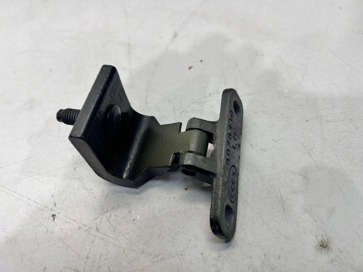 hinge bonnet rear part left AUDI Q3 8U 8U0827299D
