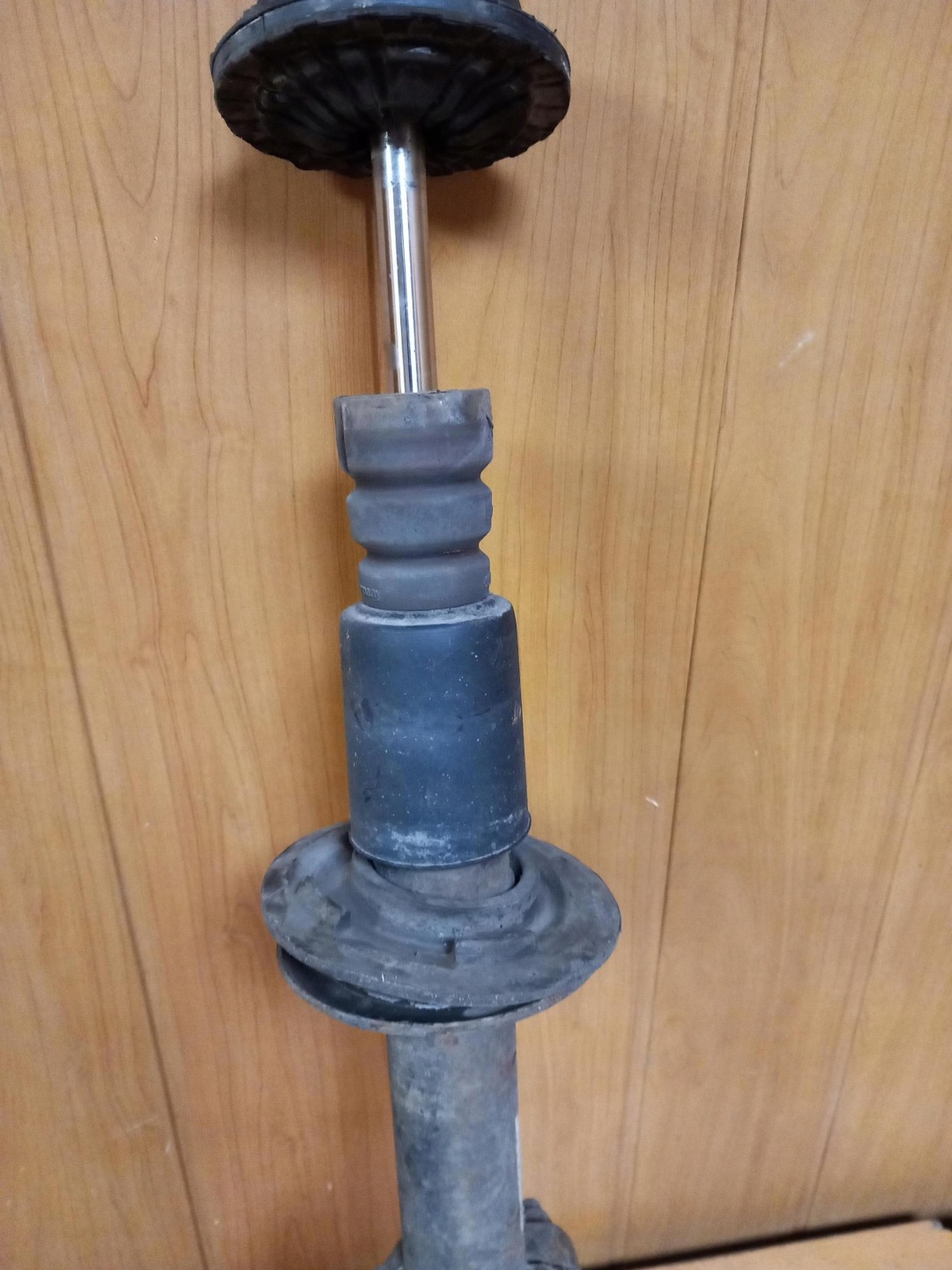 shock absorber right front AUDI Q5 and 8R 8R0031N 08-12