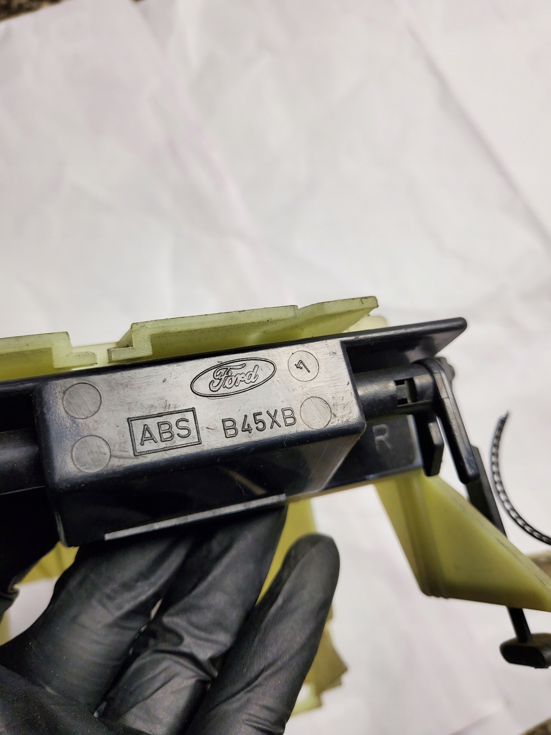 držač drška instrument tabla okvir FORD 93BG14A301 OE
