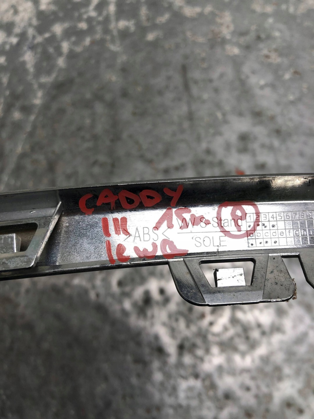lišta CHROM nárazníku levá VW CADDY 2K5853767A