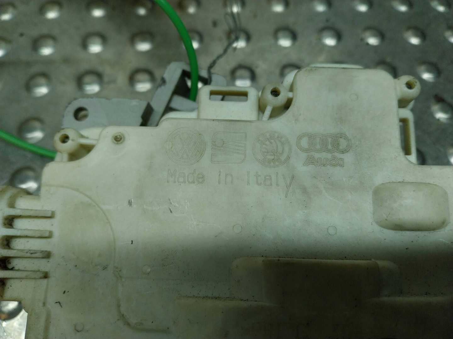 lock door left front 8 PIN 8E1837015AA AUDI A4 B7 SEAT EXEO