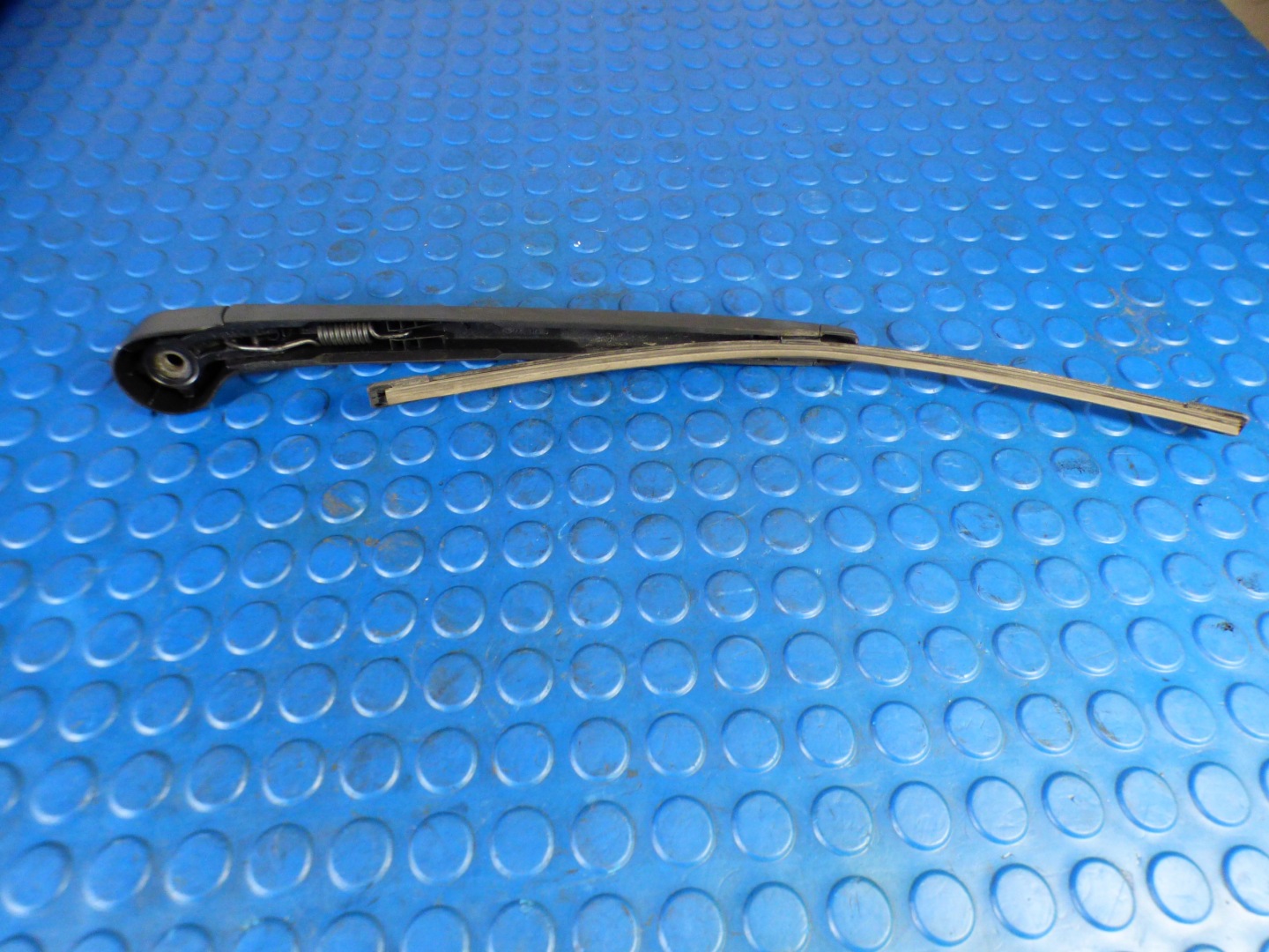 WISCHERARM HECK 2K5955707 VOLKSWAGEN CADDY III 2K5