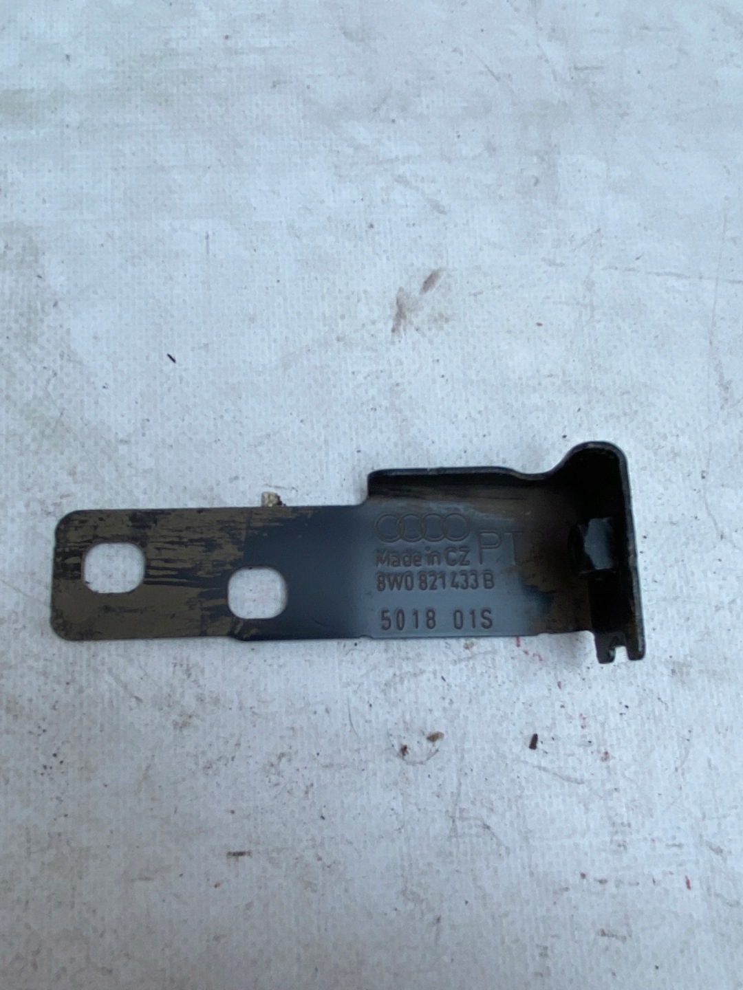 AUDI A4 B9 LIFT Berline Console Support plaque Aile Avant Gauche 8W0821433B
