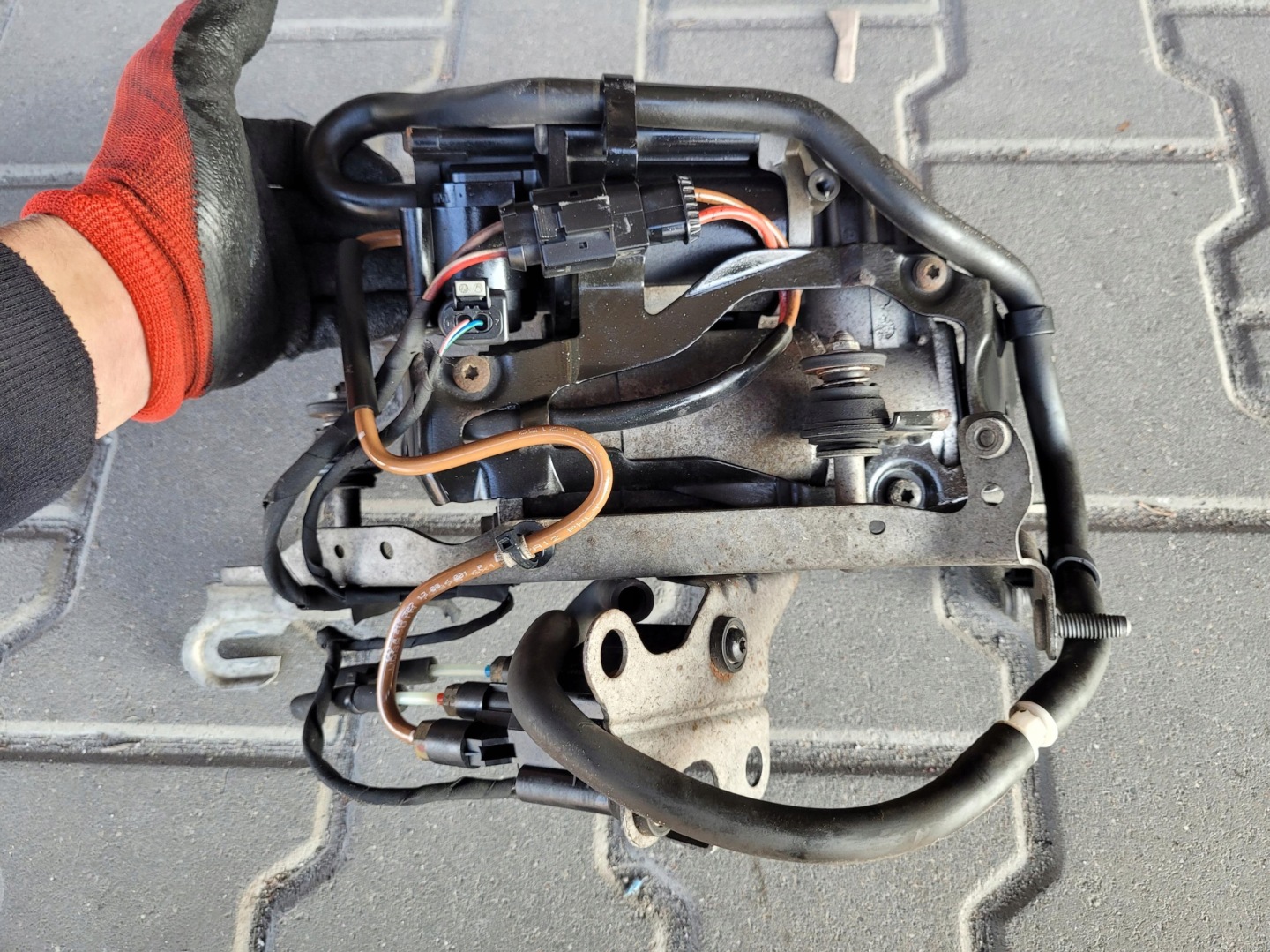 holder compressor; springing MERCEDES E 220 D W213 KOMBI