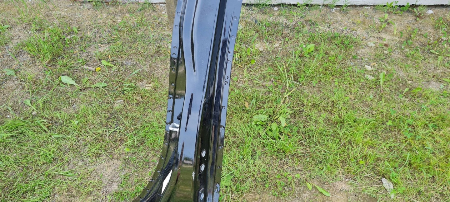 Chrysler Pacifica 2022 pillar side threshold of the threshold left quarter left PXR